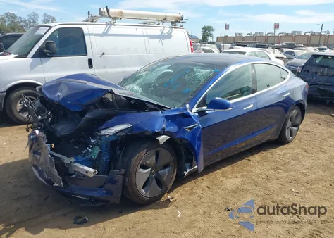 2020 Tesla Model 3 Standard Range Plus Rear-Wheel Drive/Standard Range Rear-Wheel Drive z USA, uszkodzony, nr VIN 5YJ3E1EA8LF631686